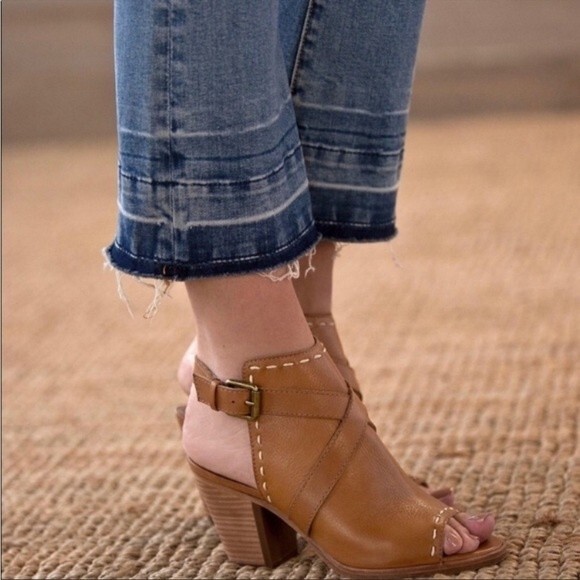 Driftwood Colette Embroidered Released Hem Jeans 28 - Picture 4 of 11